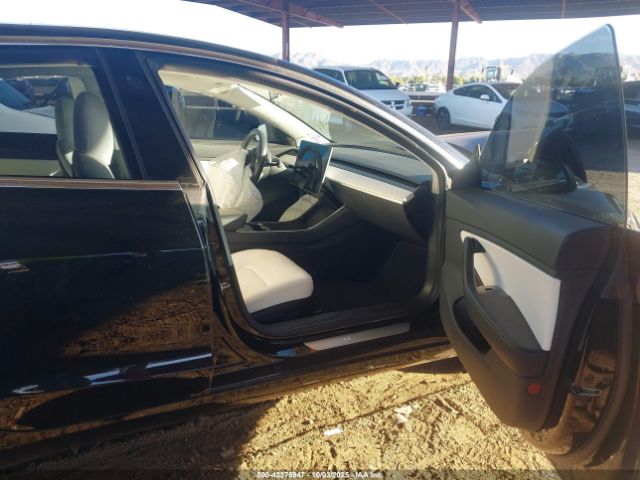 2018 TESLA MODEL 3 5YJ3E1EBXJF122799 Photo 4