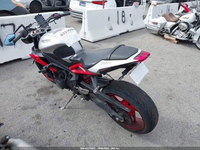 Triumph Motorcycle Street Triple R 2015 SMTL03NE0FT690375 Image 3