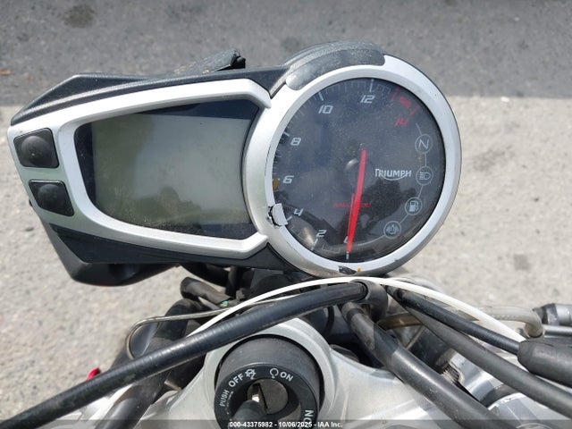 Triumph Motorcycle Street Triple R 2015 SMTL03NE0FT690375 Image 7