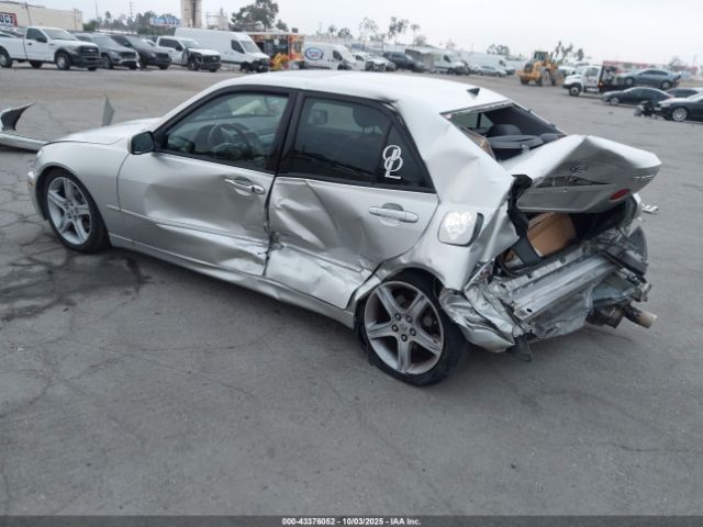 2001 LEXUS IS 300 JTHBD182010025120 Photo 2