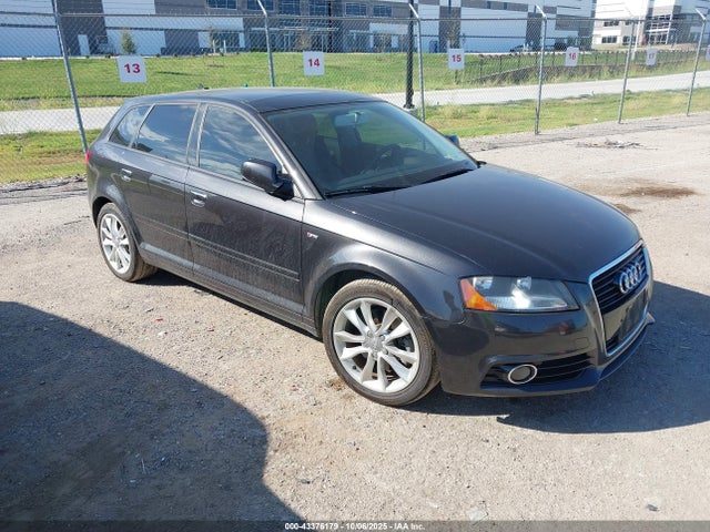 2013 AUDI A3 WAUBEAFM1DA002962 Photo 0