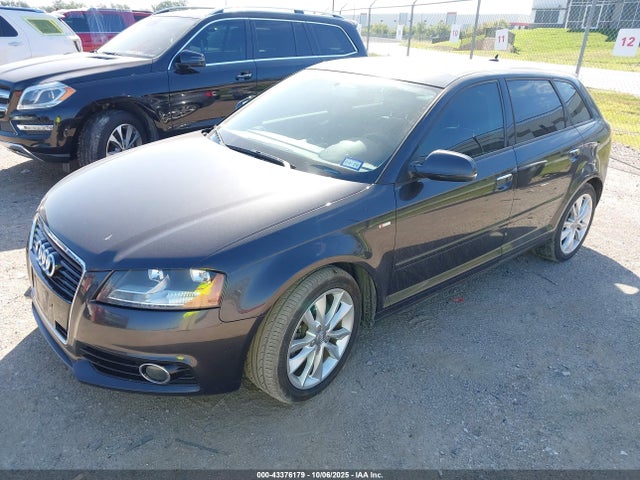 2013 AUDI A3 WAUBEAFM1DA002962 Photo 1