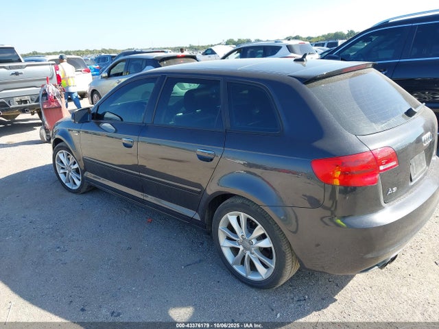 2013 AUDI A3 WAUBEAFM1DA002962 Photo 2