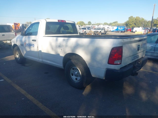 2017 RAM 1500 3C6JR6DG7HG521378 Photo 2