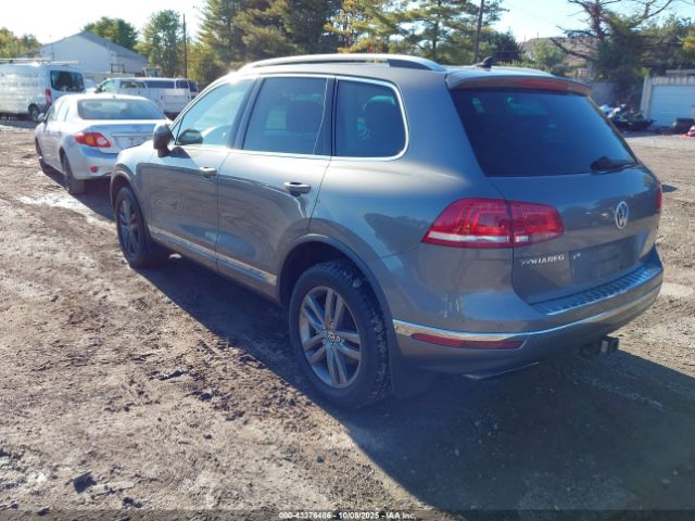 2016 VOLKSWAGEN TOUAREG WVGEF9BP5GD001470 Photo 2