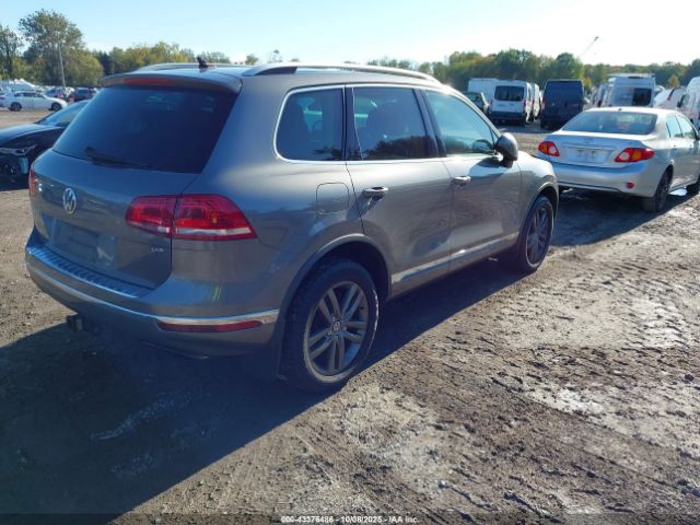 2016 VOLKSWAGEN TOUAREG WVGEF9BP5GD001470 Photo 3