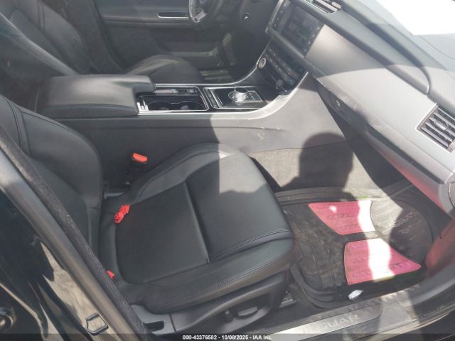 2016 JAGUAR XF SAJBD4BV0GCY20988 Photo 4