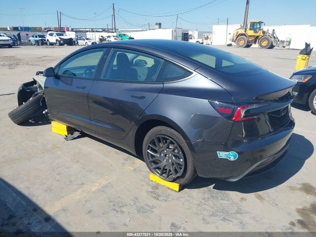 2025 TESLA MODEL 3 5YJ3E1EA3SF993522 Photo 2