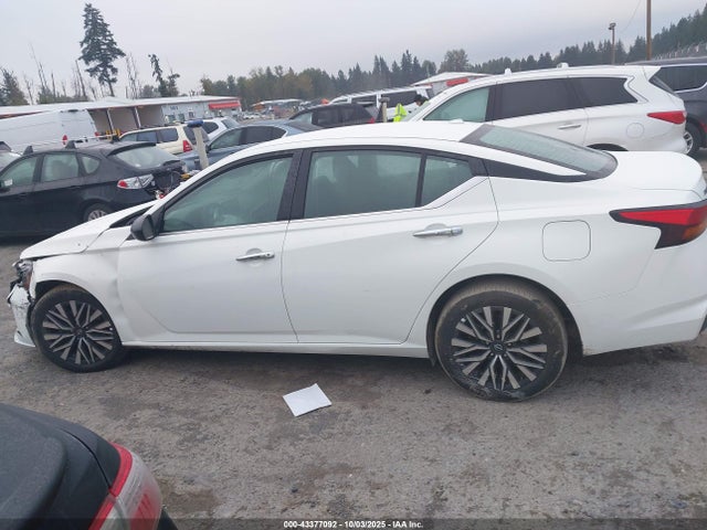 Nissan 2025 2025 1N4BL4DV5SN312338 Image 14