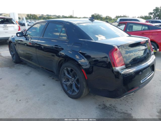 2021 CHRYSLER 300 2C3CCAAG5MH637011 Photo 2
