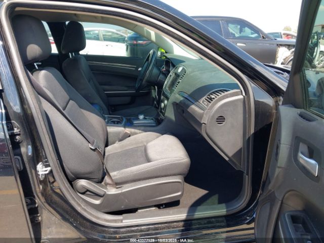 2021 CHRYSLER 300 2C3CCAAG5MH637011 Photo 4