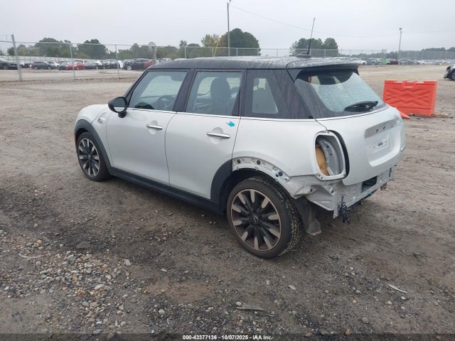 2018 MINI HARDTOP WMWXU3C51J2F50616 Photo 2