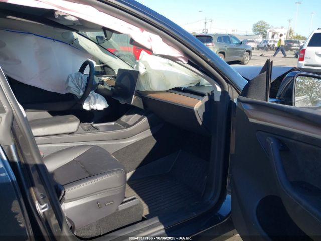 2025 TESLA MODEL Y 7SAYGDED8SF266679 Photo 4