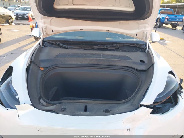 2024 Tesla Model Y Long Range Dual Motor All-wheel Drive მანქანა იყიდება აუქციონზე, vin: 7SAYGAEE4RF039040, აუქციონის ნომერი: 43377702