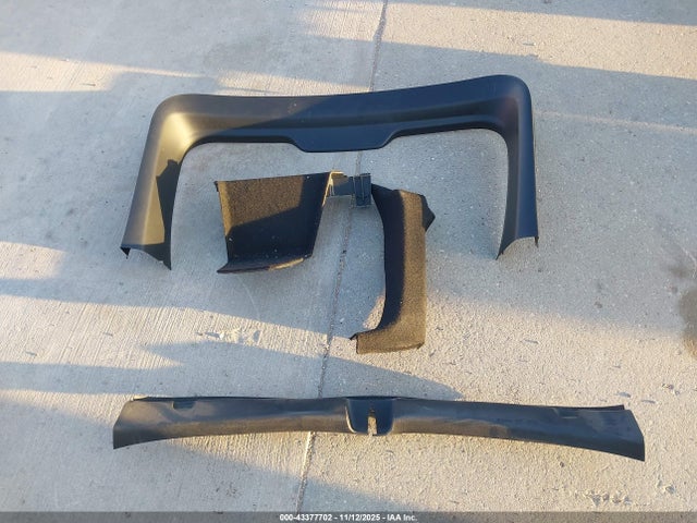 2024 Tesla Model Y Long Range Dual Motor All-wheel Drive მანქანა იყიდება აუქციონზე, vin: 7SAYGAEE4RF039040, აუქციონის ნომერი: 43377702