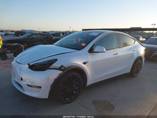 2024 Tesla Model Y Long Range Dual Motor All-wheel Drive მანქანა იყიდება აუქციონზე, vin: 7SAYGAEE4RF039040, აუქციონის ნომერი: 43377702