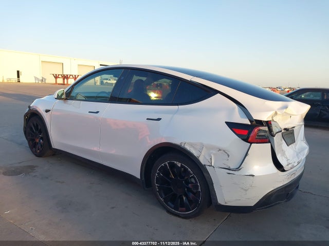 2024 Tesla Model Y Long Range Dual Motor All-wheel Drive მანქანა იყიდება აუქციონზე, vin: 7SAYGAEE4RF039040, აუქციონის ნომერი: 43377702