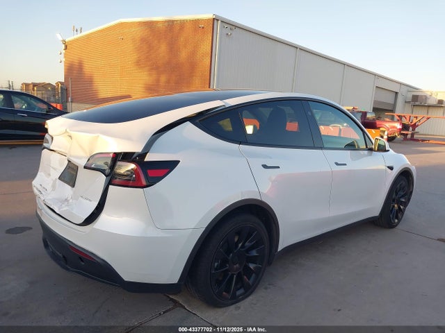 2024 Tesla Model Y Long Range Dual Motor All-wheel Drive მანქანა იყიდება აუქციონზე, vin: 7SAYGAEE4RF039040, აუქციონის ნომერი: 43377702