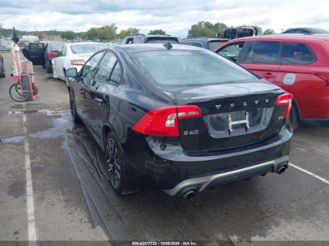2017 VOLVO S60 YV126MFL5H2421951 Photo 2