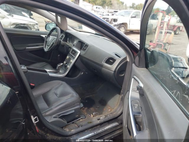 2017 VOLVO S60 YV126MFL5H2421951 Photo 4