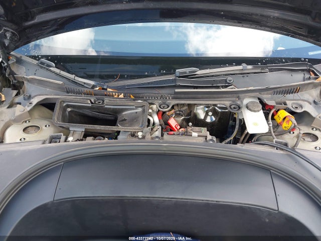 2024 TESLA MODEL 3 5YJ3E1EAXRF768900 Photo 9