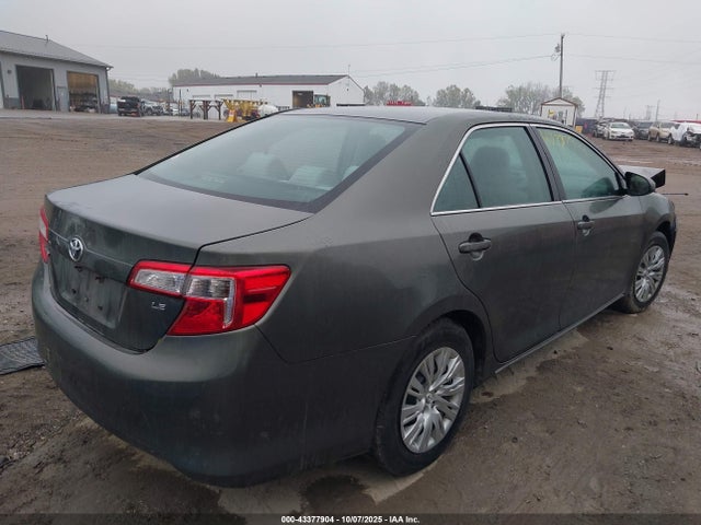 2014 Toyota Camry Le მანქანა იყიდება აუქციონზე, vin: 4T4BF1FK0ER425970, აუქციონის ნომერი: 43377904