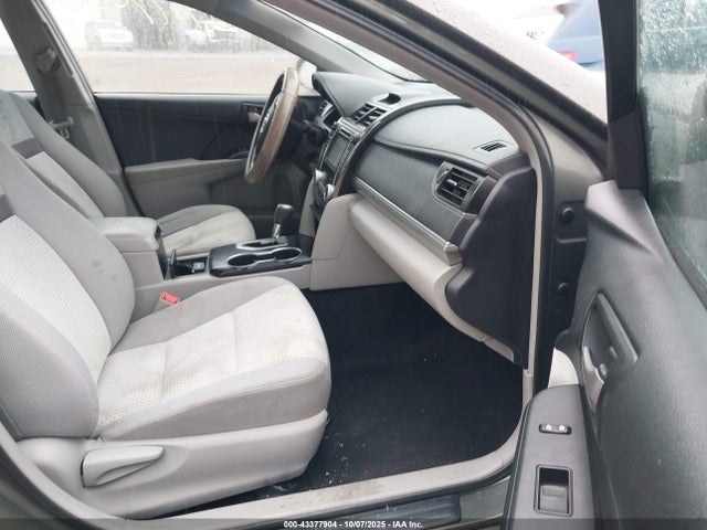 2014 Toyota Camry Le მანქანა იყიდება აუქციონზე, vin: 4T4BF1FK0ER425970, აუქციონის ნომერი: 43377904