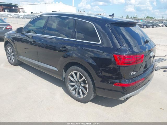 2017 AUDI Q7 WA1LAAF7XHD020470 Photo 2