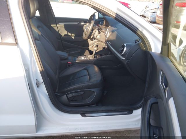 2018 AUDI A3 WAUAUGFF3J1014447 Photo 4