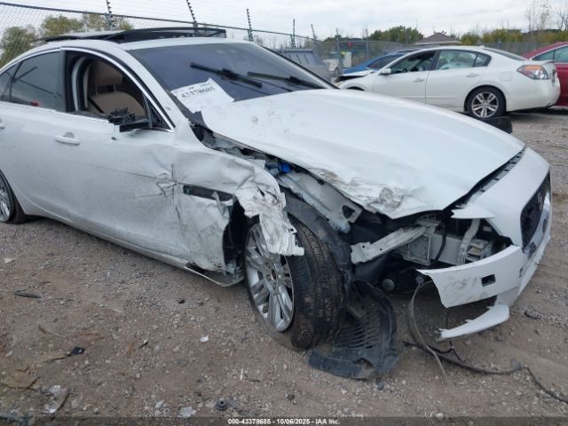 2017 JAGUAR XF SAJBJ4BV9HCY35225 Photo 5