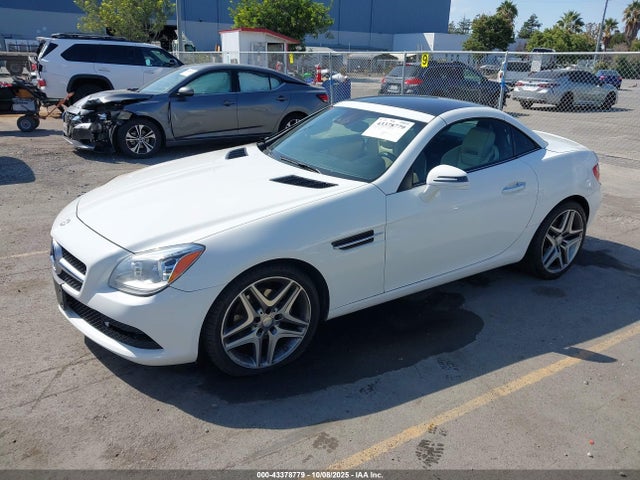Mercedes-Benz SLK 250 2014 WDDPK4HA0EF087583 Image 2
