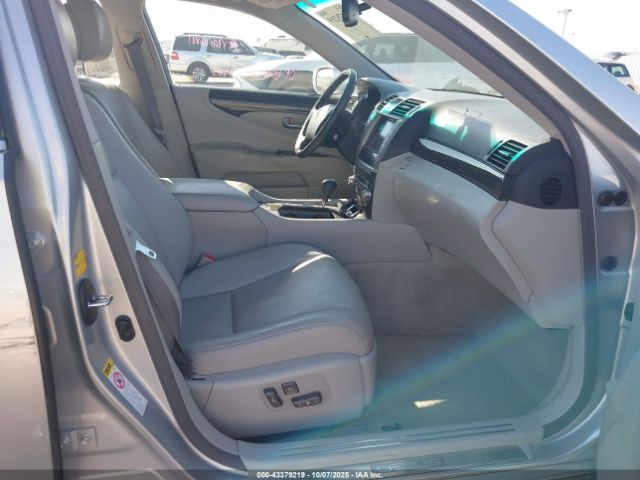 2011 LEXUS LS 460 JTHBL5EF8B5104380 Photo 4
