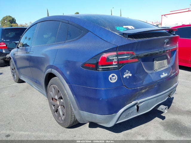2022 TESLA MODEL X 7SAXCDE59NF337960 Photo 2