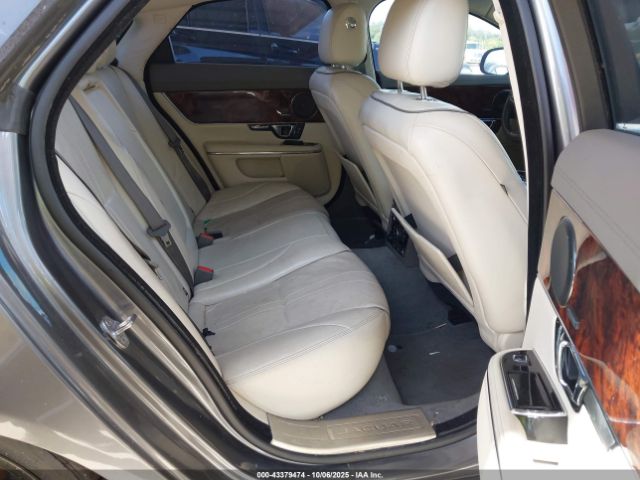 2016 JAGUAR XJ SAJWA1C76G8W02422 Photo 7