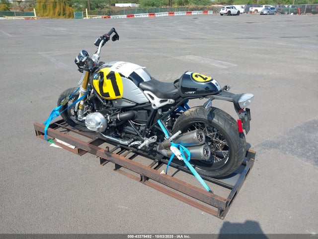 2018 BMW R NINE T WB10J0305JZ698527 Photo 2