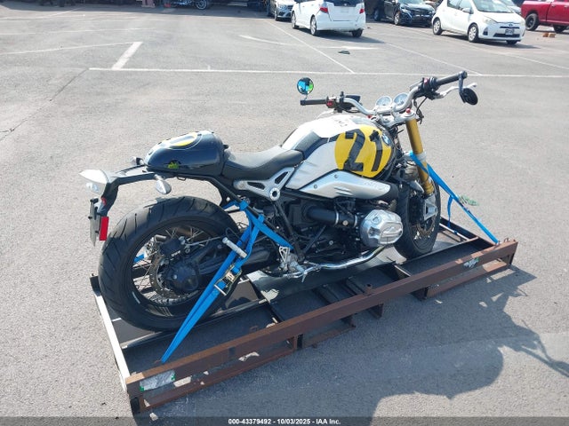 2018 BMW R NINE T WB10J0305JZ698527 Photo 3