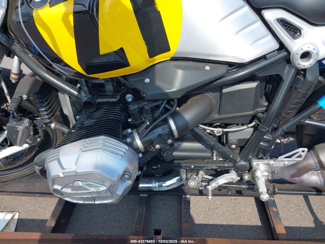 2018 BMW R NINE T WB10J0305JZ698527 Photo 8