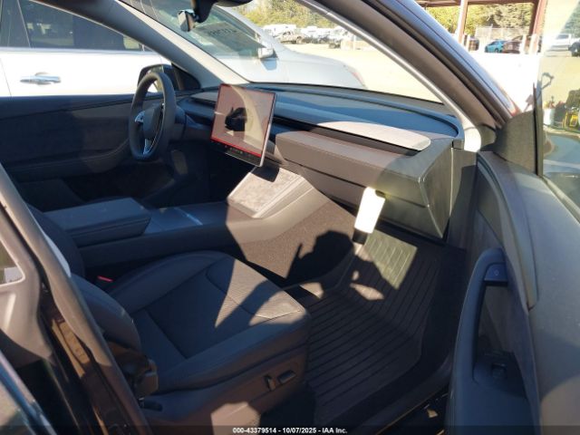 2026 TESLA MODEL Y 7SAYGDED5TF431279 Photo 4