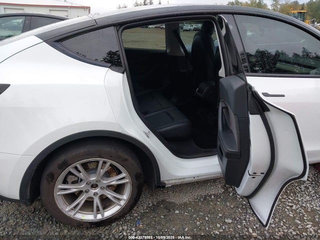 2023 TESLA MODEL Y 7SAYGDEE5PF646577 Photo 7