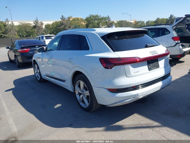 2019 AUDI E-TRON WA1VAAGE2KB010511 Photo 2