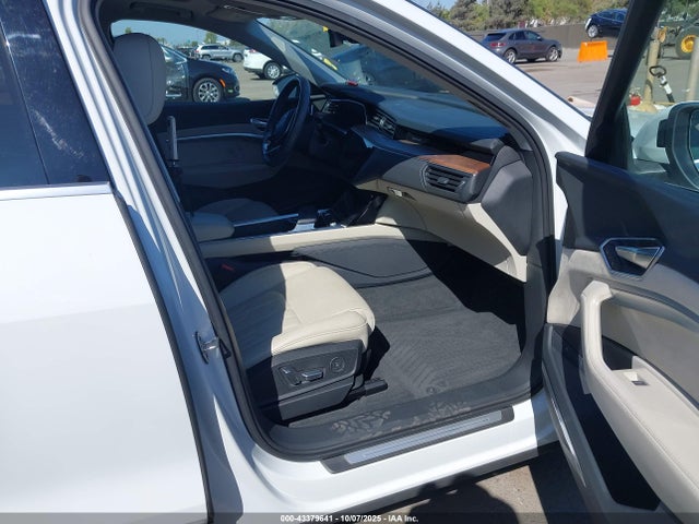 2019 AUDI E-TRON WA1VAAGE2KB010511 Photo 4