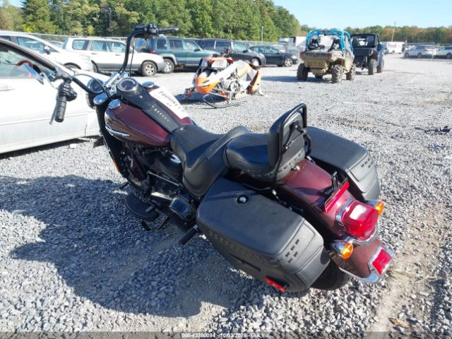 2018 HARLEY-DAVIDSON FLHC 1HD1YAJ1XJC063308 Photo 2