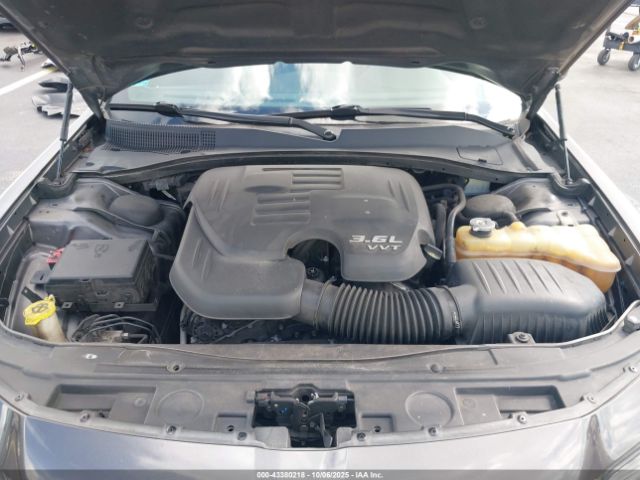 2019 CHRYSLER 300 2C3CCABG0KH559717 Photo 9