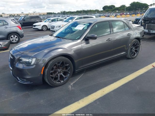 2019 CHRYSLER 300 2C3CCABG0KH559717 Photo 1
