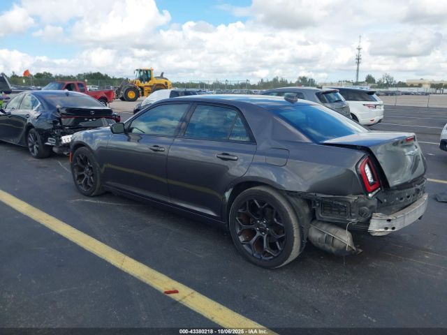 2019 CHRYSLER 300 2C3CCABG0KH559717 Photo 2