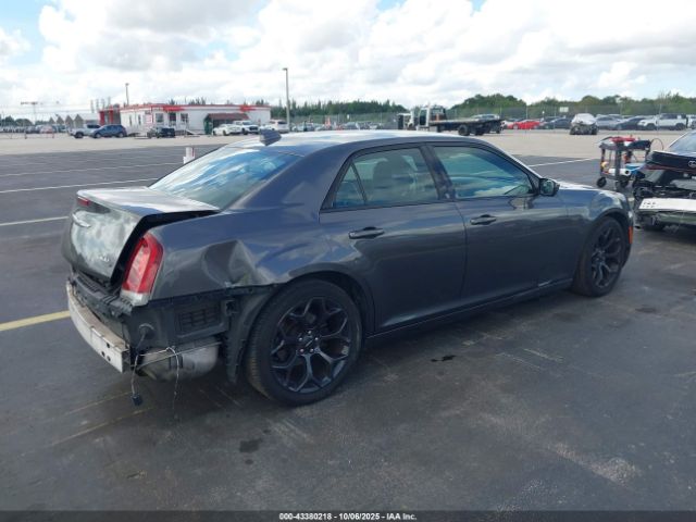 2019 CHRYSLER 300 2C3CCABG0KH559717 Photo 3