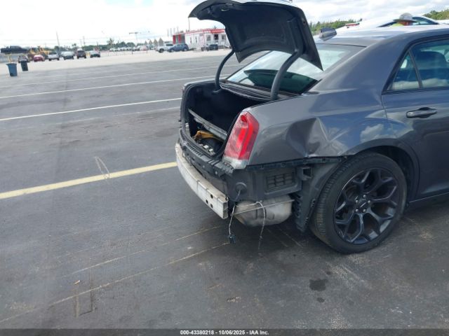2019 CHRYSLER 300 2C3CCABG0KH559717 Photo 5