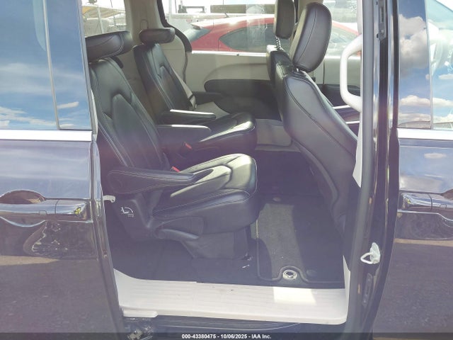 Chrysler Pacifica 2024 2C4RC1BG0RR135996 Image 8