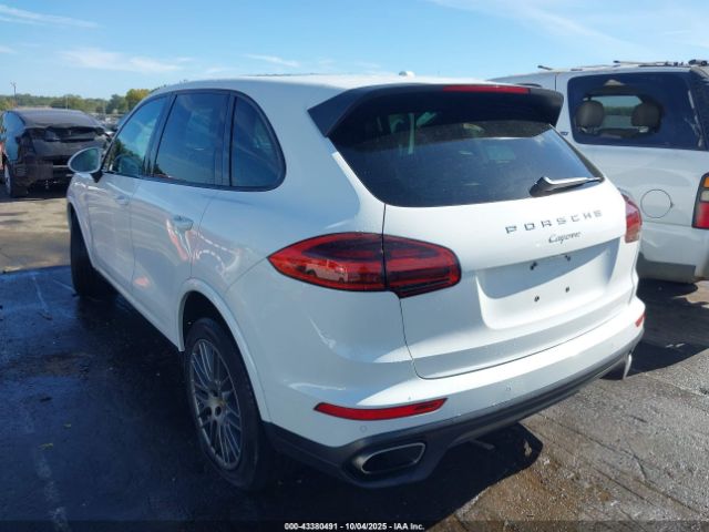2017 PORSCHE CAYENNE WP1AA2A2XHKA91581 Photo 2