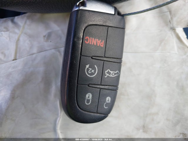 43380557 :رقم المزاد ، 1C3CCCFB2FN597070 vin ، 2015 Chrysler 200 Lx مزاد بيع
